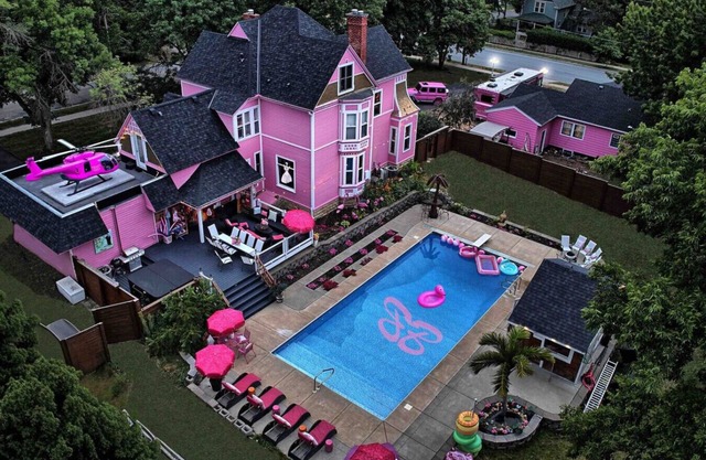 PinkCastle Babe’cation w/hottub & heated pool