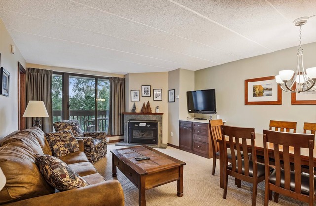 Pinnacle F01 Fully remodeled unit. The property also offers shuttle to the slopes everyday of the week.