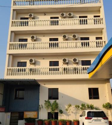 Pinnacle Hotel