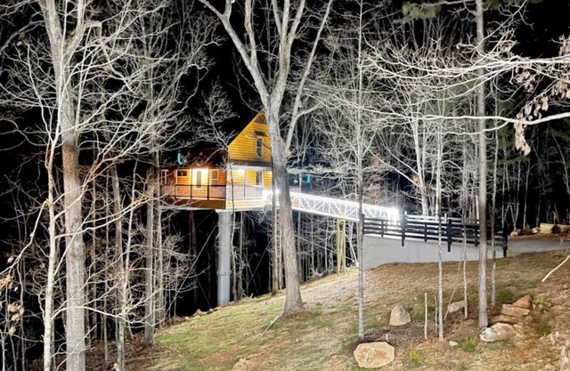 Pinnacle Suite Treehouse- Cedar Creek Rentals LLC