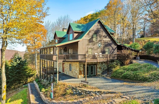 Pinnacle Tree-Open for Bookings! Sleeps 10, Views, Game Room