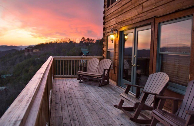 PinnacleView: POOL, Breathtaking Views, Movie Room, Games, Hot Tub, Wifi