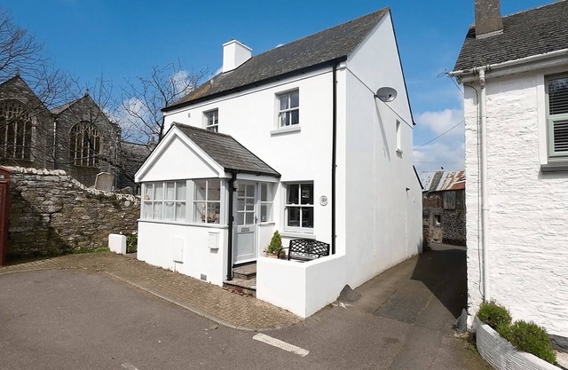 Pippin Cottage - Character Cottage with the spirit of the sea