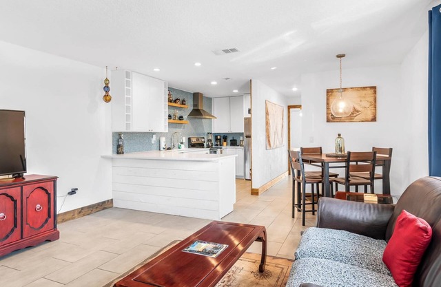 Pirate Beach Hideaway | Flagler Beach | Short Walk To The Beach & Restaurants | WiFi