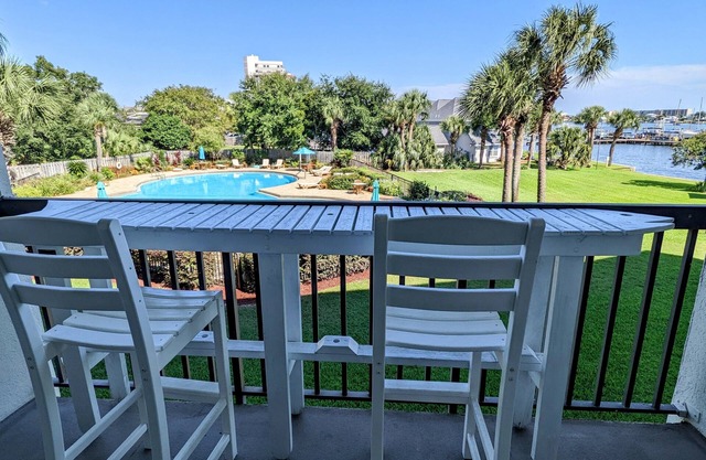 Pirates Bay B205 - Waterfront Studio with Optional Boat Slip