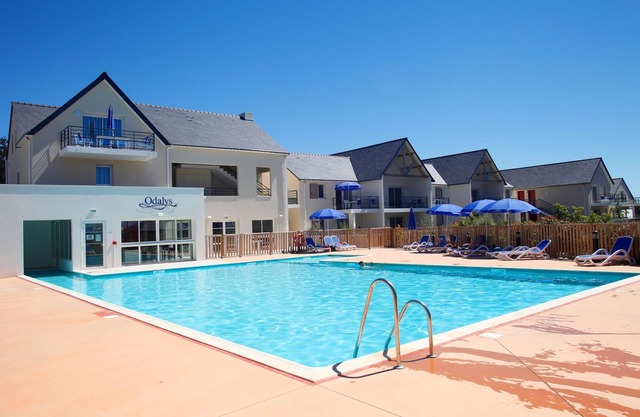 Piscine Extérieure Chauffée | Appart accueillant