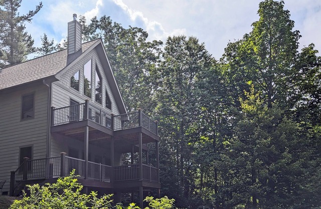 Pisgah Forest: 3 BR/3BA, Hot Tub, Wood Stove, Patio, Firepit, Grill, EV Charger