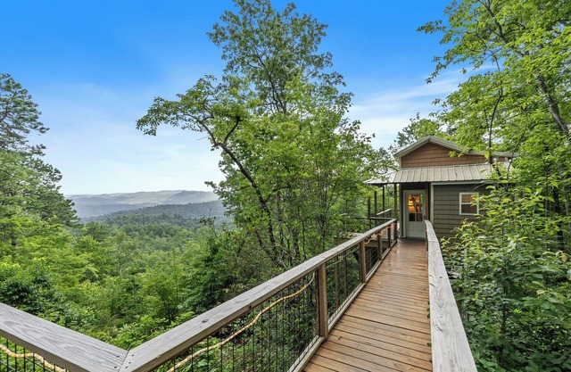 Private Mountain Top Treehouse with Hot Tub