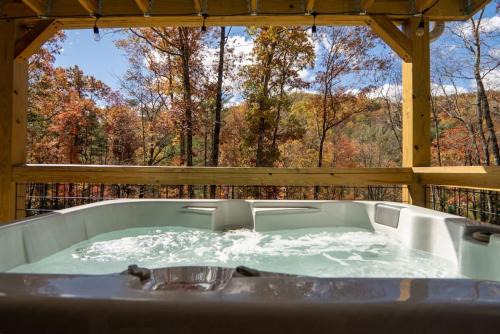 Pisgah Private Retreat Family Getaway with Hot Tub