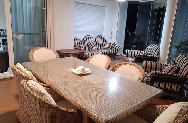 Piso de esquina en Torrenostra con 3 habitaciones totalmente equipado.