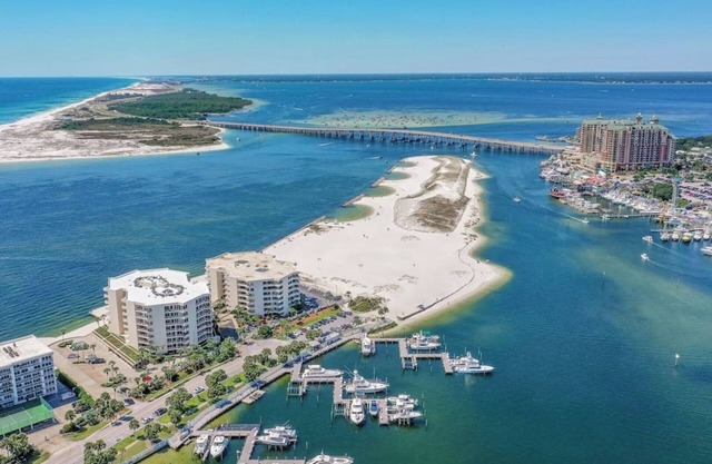 Charming Holiday Isle Destin Beach Access Townhome