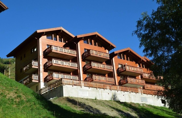 Piste Rouge 11 , Grimentz - 4 Bedroom Duplex, 100m from the piste & lift station