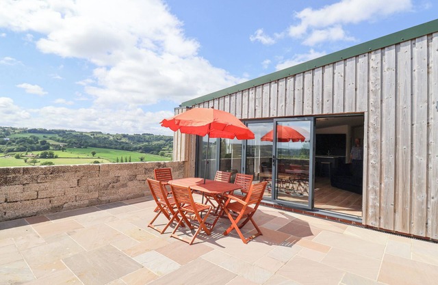 PIT CLOSE, pet friendly, luxury holiday cottage in Dalwood