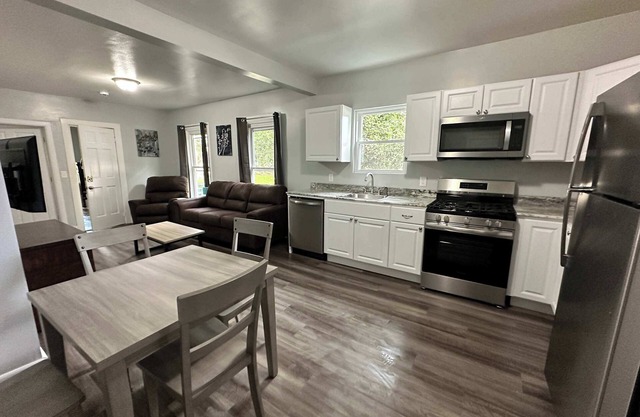 Pitcher's Paradise Apt 1 All Star Baseball Rentals