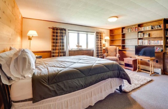 Pittsburg Vacation Rental w/ Pool Table & Views!