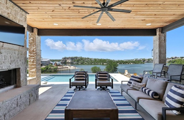 Lasterday Lodge-5 bedroom/5bath- Lakefront Home!