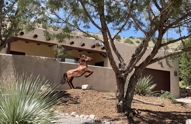 Placitas Magic-2 Bed/1 Bath Custom Santa Fe Home
