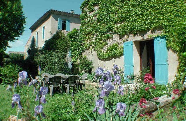 Plain pied de charme 70m², jardin privé de 100m² vue sur fontaines, platanes