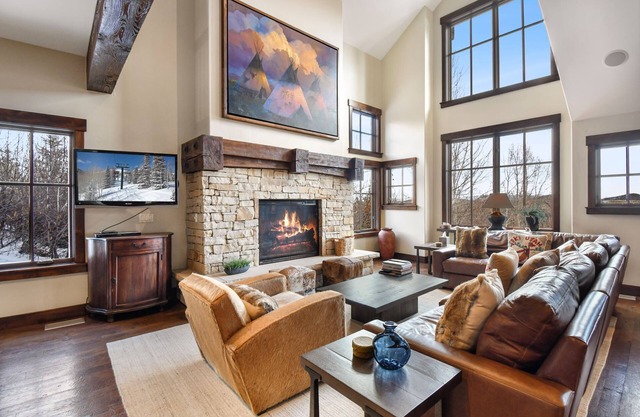 Chalet en pente avec vue sur la montagne - concierge, service de navette en hiver, piscine chauffée, 16 couchages
