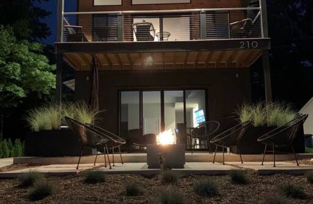 Planet 210! Pontoon+Hot Tub+Stone Lake All In!