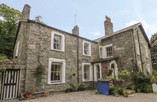 Plas Hendre Guest Wing, CWM PENNANT