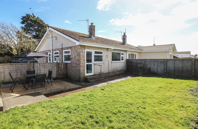 PLAS NEV, pet friendly, character holiday cottage in St Davids