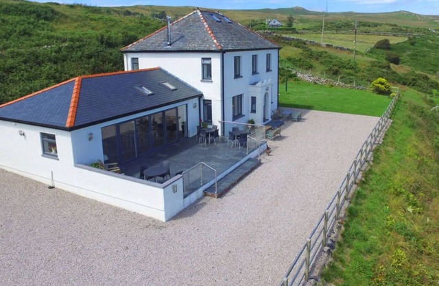 C'est la maison de vacances de vos rêves! Superbe hébergement de luxe avec vue imprenable sur la mer, pl