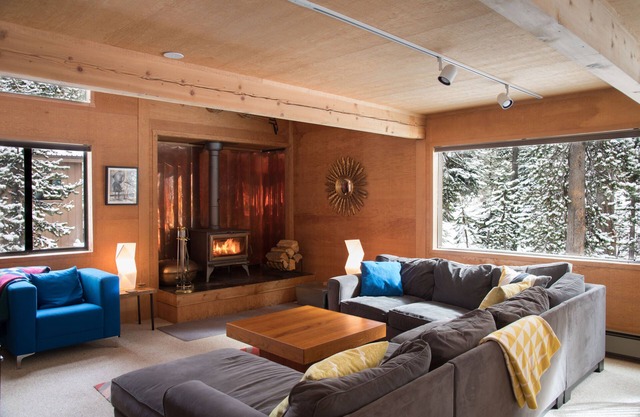 Jouer dehors / se détendre à l'intérieur à la retraite moderne (Ursa Major)