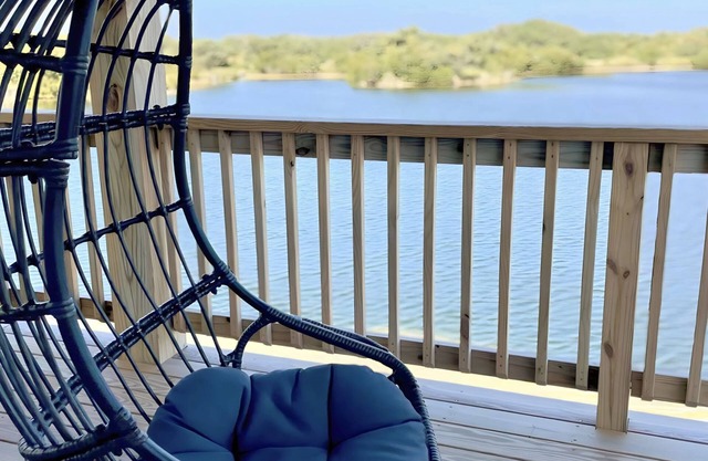 Playroom, Basketball & Pool; Lakefront w/ Sound & Sunset Views; Dog Friendly