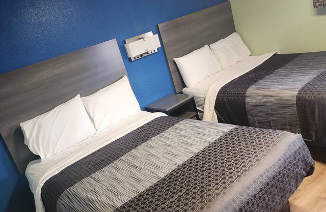 Plaza Motel