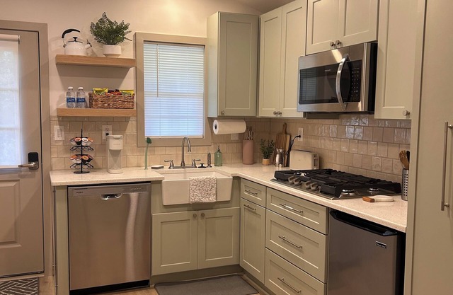 Pleasant 1br/1ba house with AC in quiet, charming Hattiesburg neighborhood