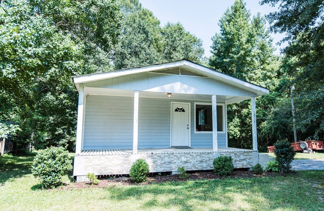 Pleasant, Bright 3 Bedroom Cottage
