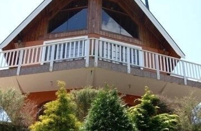 Agréable chalet familial - avec belle vue, jardin et sentier de randonnée.