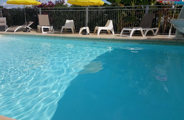 GITE TRES AGREABLE PISCINE VELOS SALLE DE JEUX BABY FOOT BILLARD WIFI