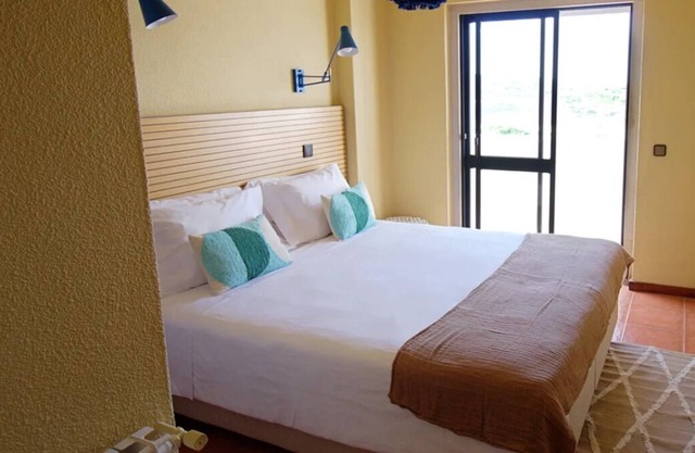 Pleasant Stay! Beachfront, Pets are Welcome! Direct Access to Macas Beach!