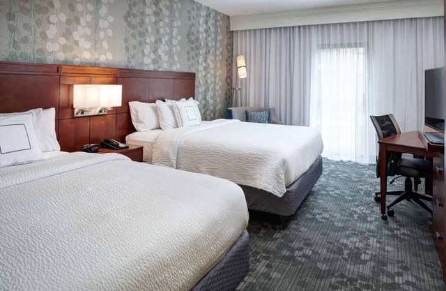 Pleasant Stay, Convenient Location! Indoor Swimming Pool, Pets are Welcome!