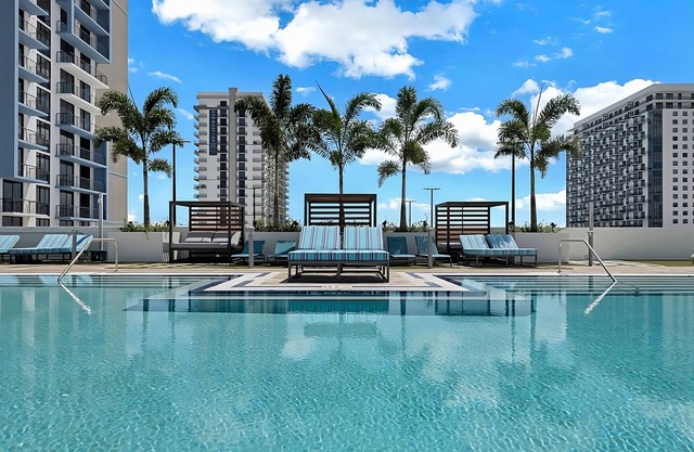 Pleasant Stay, Convenient Location! 2 Units,City View, Onsite Parking, Pool