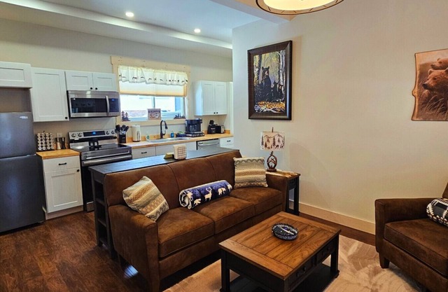 Pleasant Street Retreat - Apartment 2BR