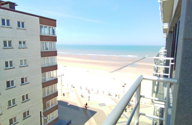 Agréable studio avec vue latérale sur la mer
