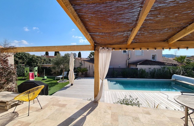 Agréable maison de vacances avec piscine