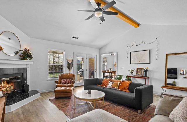 Pleasant View Cottage-10 Min Walk to Walmart HQ