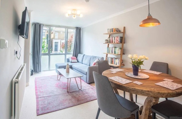 Sunny and Bright 1 Bed Apartment in London
