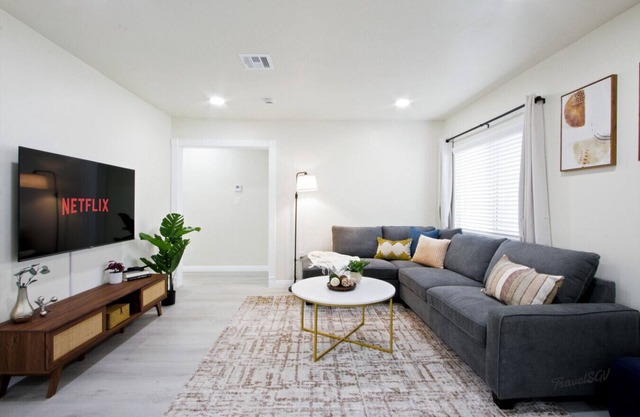 Plush 3BR Home + Near DTLA and Parks #TravelSGV