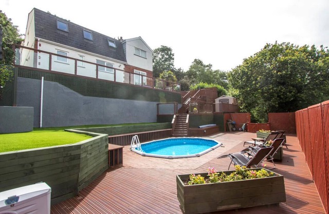 Plymouth Pearn Perfection, spacious home with heated pool!