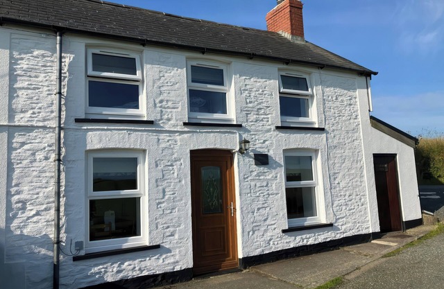 PLYNLIMON VIEW, family friendly, with open fire in Aberystwyth