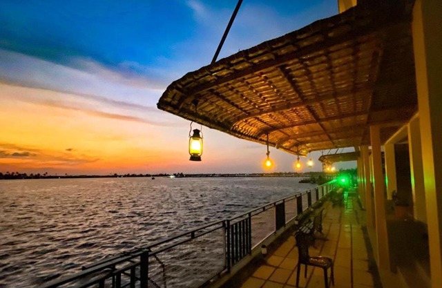PMC Lakeshore Resort & Houseboat