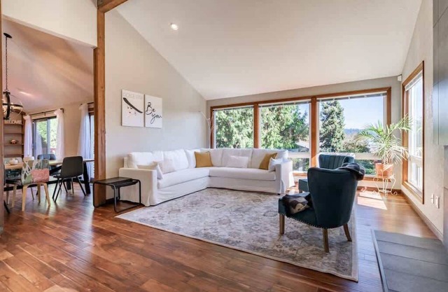 PNW Contemporary Retreat near Lake Sammamish