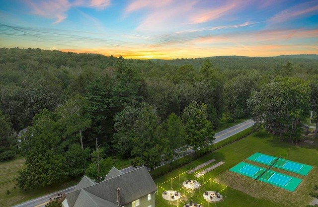 Charming Pocono Retreat | Firepits | Pets OK
