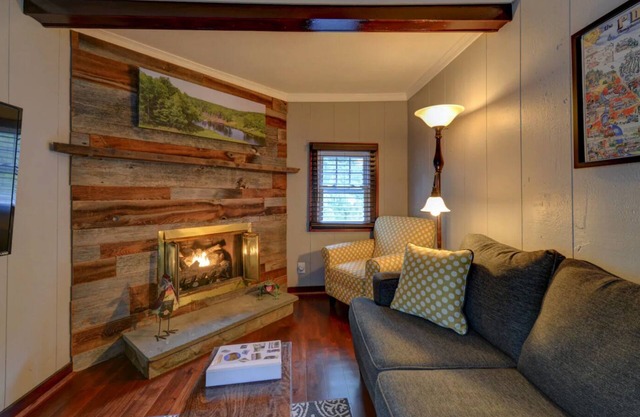 Pocono Getaway / Hot Tub / Fire Pit / Volleyball / Billiards / Ping Pong / Poker
