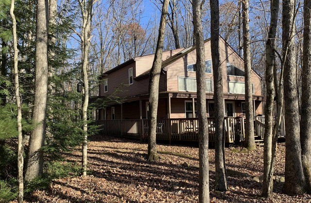 Pocono Lakefront Mountain House